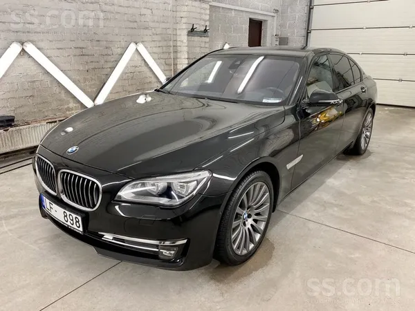 BMW 750 - 1