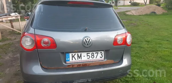 Volkswagen Passat (B6) - 1