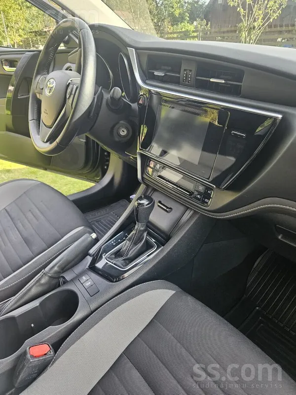 Toyota Auris - 1