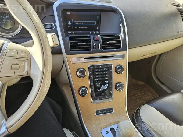 Volvo Pārdodu uzticamu Volvo Xc60. Auto ir labā tehniskā
