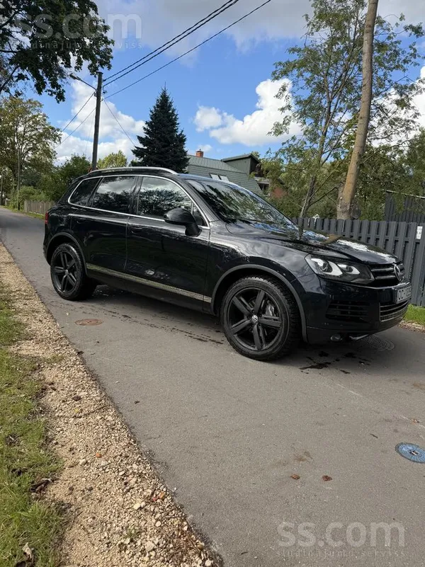 Volkswagen Touareg - 1