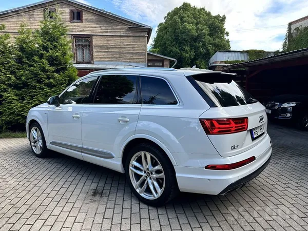 Audi Q7 - 1