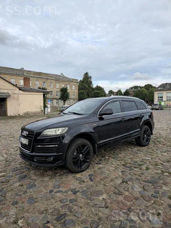 Audi Pārdod ietilpīgu, ērtu un komfortablu Audi Q7 ar d