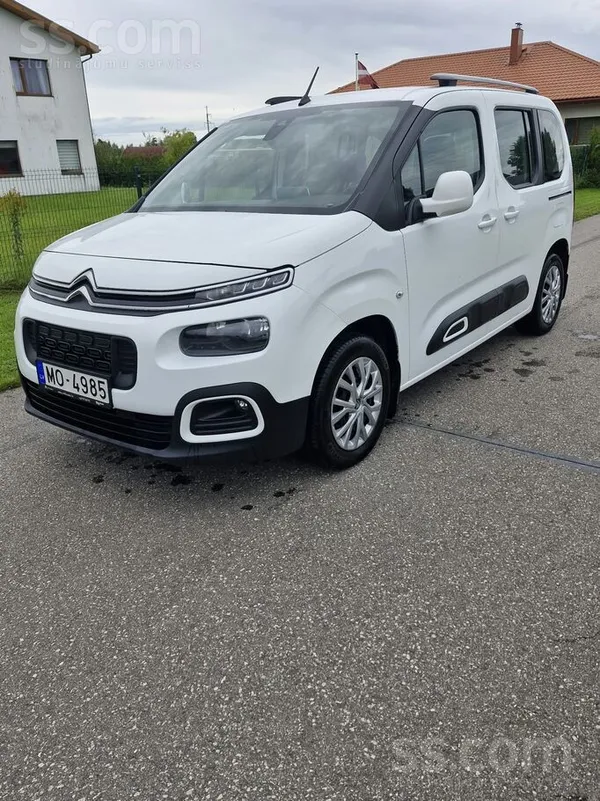 Pārdod Citroën Berlingo ar 1.2 benzīna dzinēju un 6-pakāpju manuālo pārnesum