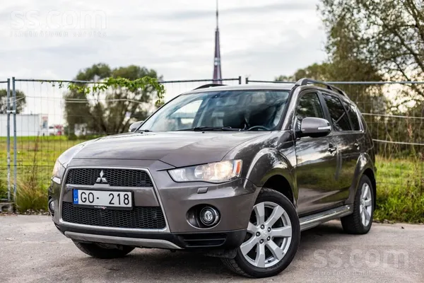 Mitsubishi Outlander - 1
