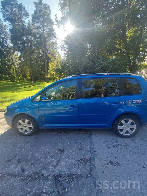 Auto ar motora defektu. Kārba strādā labi. Virsbūve nogurusi. Rāmis ar sliek
