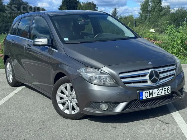 Mercedes B180 - 1