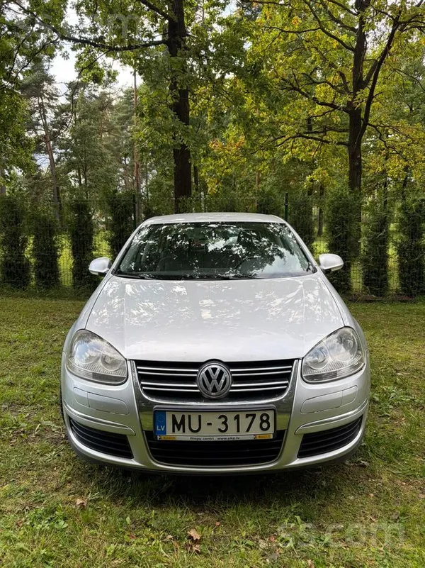 Volkswagen Jetta - 1