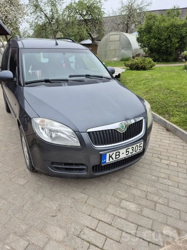Skoda Auto labā stāvoklī, līdzi nāk ziemas riepu komplek