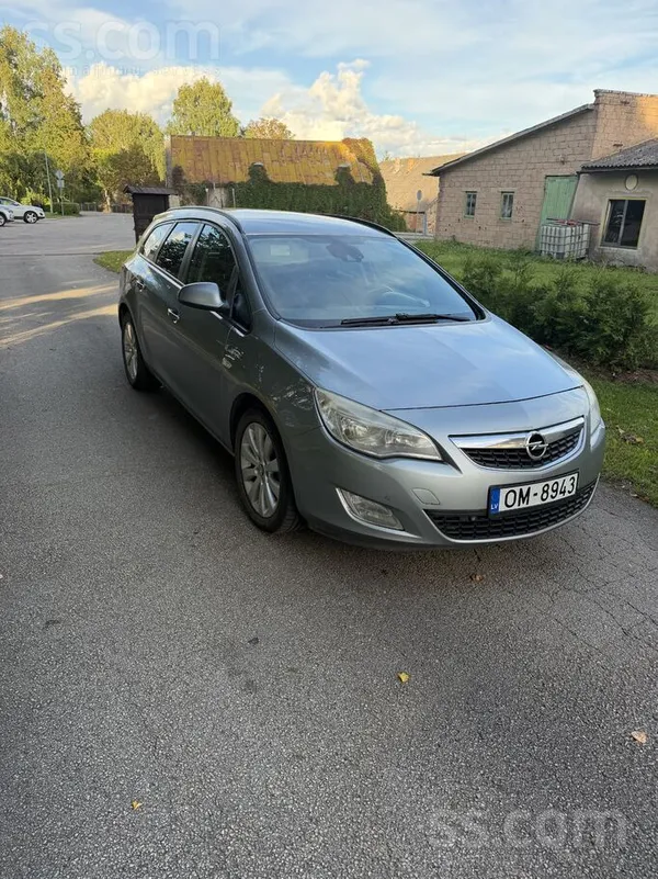 Opel Pārdodu Opel Astra Sport Tourer 2012 gada. 