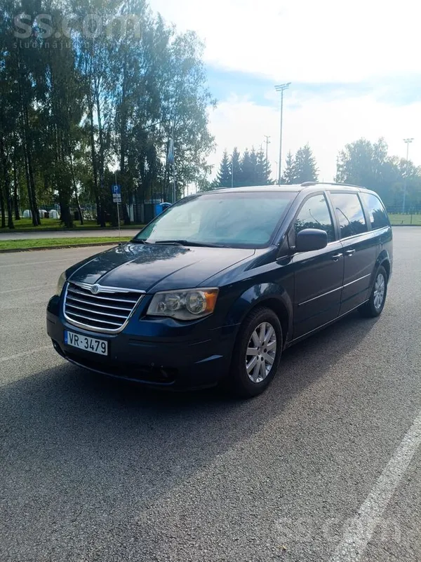 Chrysler Pārdodu auto ar svaigu apskati. Pa perimetru ir ne