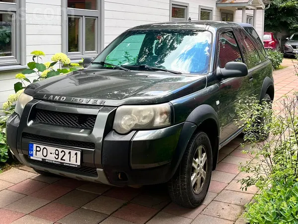 Auto ir labā tehniskā stāvoklī, bet ir nelieli vizuāli defekti. Avārijas nav