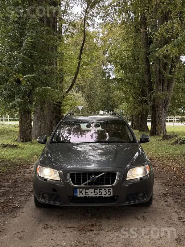 Volvo Pārdodu vai mainu Volvo V70 2.4 D5 136kw automātu.