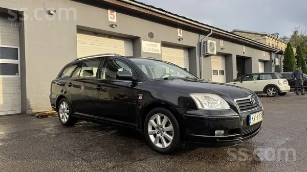 Toyota Automašīna tehniskā un vizuālā kārtībā bez rūsas a