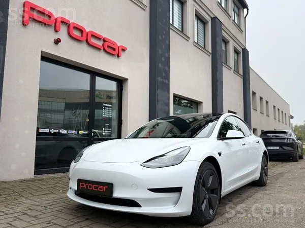 Tesla Model 3 2023, Hečbeks, Balts — Latvijā