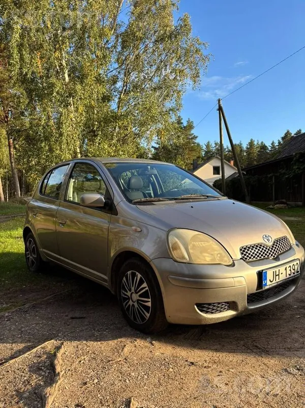 Toyota Yaris - 1