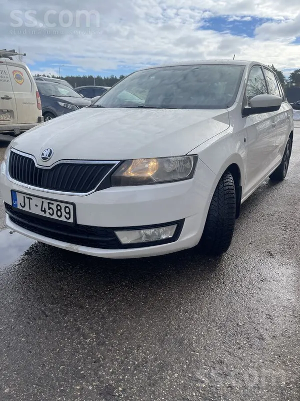 Pārdodu savu ekonomisko pilsētas auto, kurš ir palicis par mazu. Auto ir teh