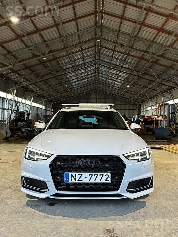 Pārdodas labs auto ar labu komplektāciju. 
Pelēkbaltā pērles krāsā. 
Full