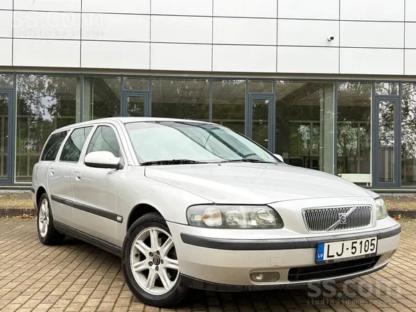 Volvo Pārdošanā 2001. gada Volvo V70 ar uzticamo 2, 4 l 