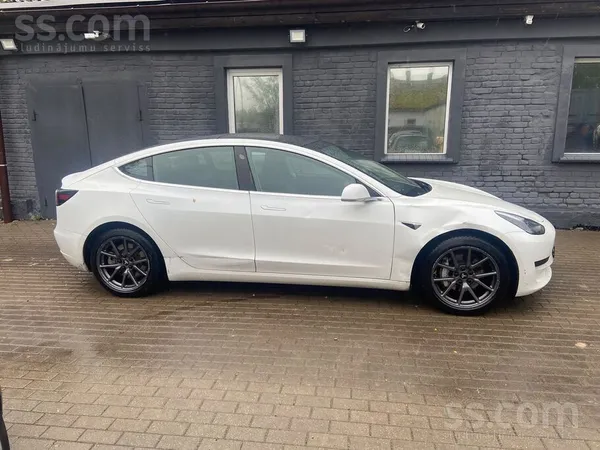 Ekii prasībām atbilstoša Tesla Model 3 Sr+ ar defektiem. 
Runs and Drives
Tikko ie