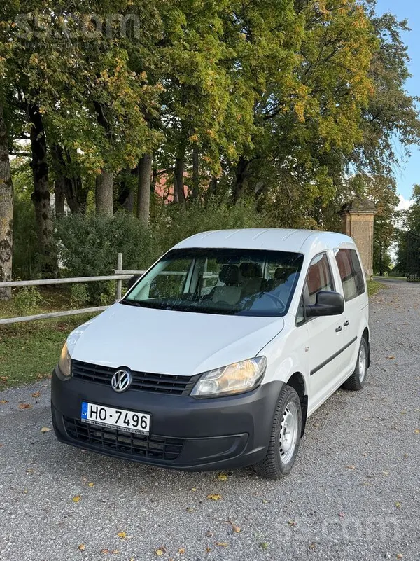 Pārdodu 2011. gada VW Caddy ar 1.2 benzīna dzinēju un manuālo ātrumkārbu. Au