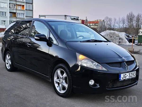 Mitsubishi Mitsu Grandis 2.0D 6 sēdvietas. Labs ģimenes miniv