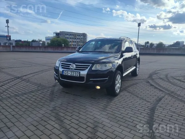 Volkswagen Touareg - 1