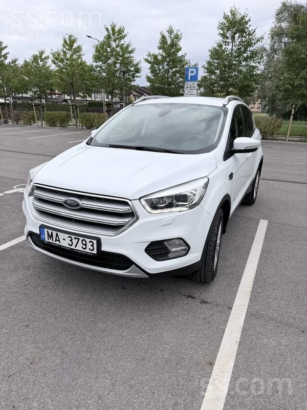 Sakarā ar jauna auto iegādi pārdodu zem tirgus cenas. Auto bijis viens īpašn
