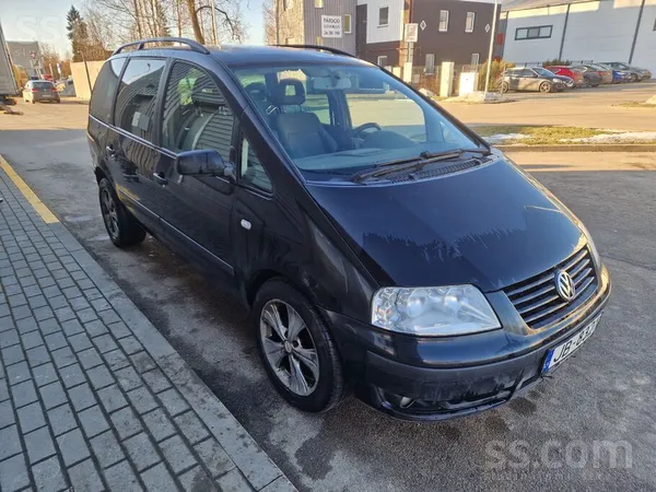 Pārdodu sievastēva auto. 
Komplektā ziemas riepu komplekts uz dzelzs diskie