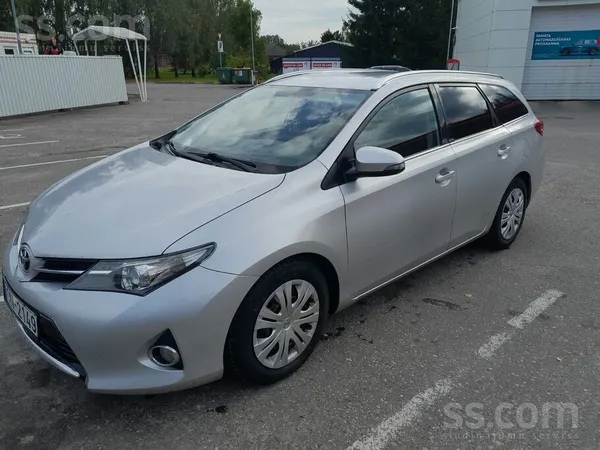 Pārdod Toyota Auris, 2013. gada labā tehniskā un vizuālā stāvoklī, ekoloģija