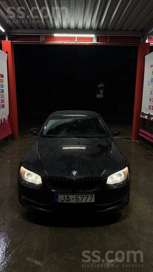 Pārdodu BMW E93 320d, 2012.
Keyless Go
Hi-Fi audio sistēma
Papildus uz
