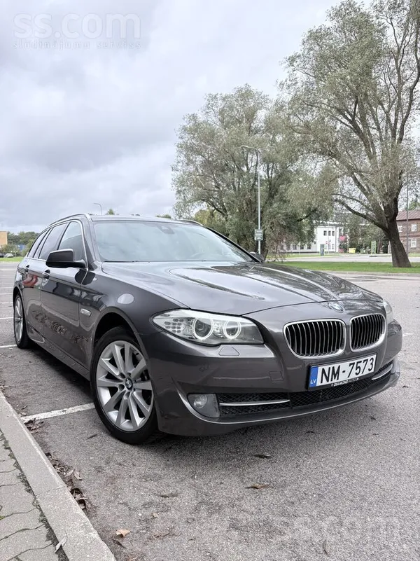 BMW Tiek pardots skaistas krāsas BMW 530 3.0 (190kW) d