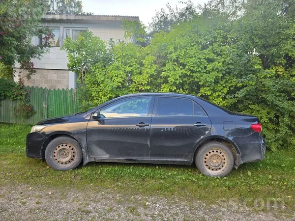 Tiek pārdota ļoti uzticama, ekonomiska automašīna Toyota Corolla. 
Nesen iz
