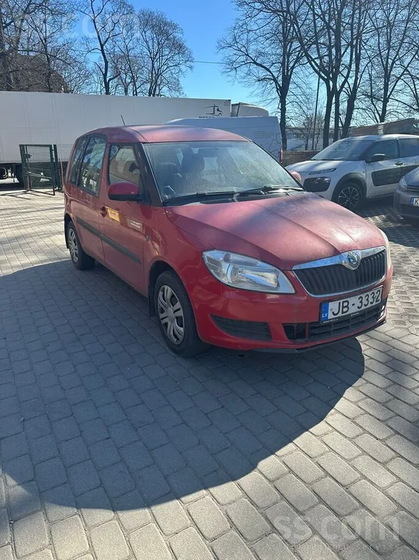 Tiek pārdots Škoda Roomster labā tehniskā stāvoklī. Pārdodas, jo netiek liet