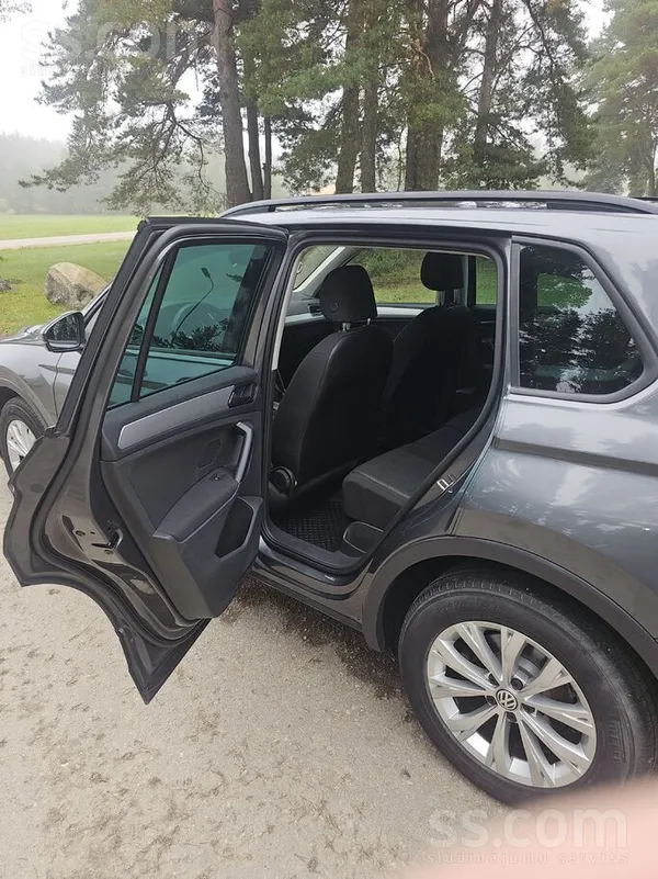 Kopts auto ļoti labā stāvoklī, ar patiesu mazu nobraukumu, koptu un tīru sal