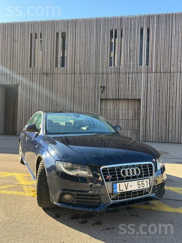 Audi A4 - 1