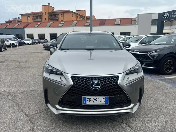 Šis Lexus NX 300h F Sport ir ievests no saulainās Itālijas valsts ar maigāku