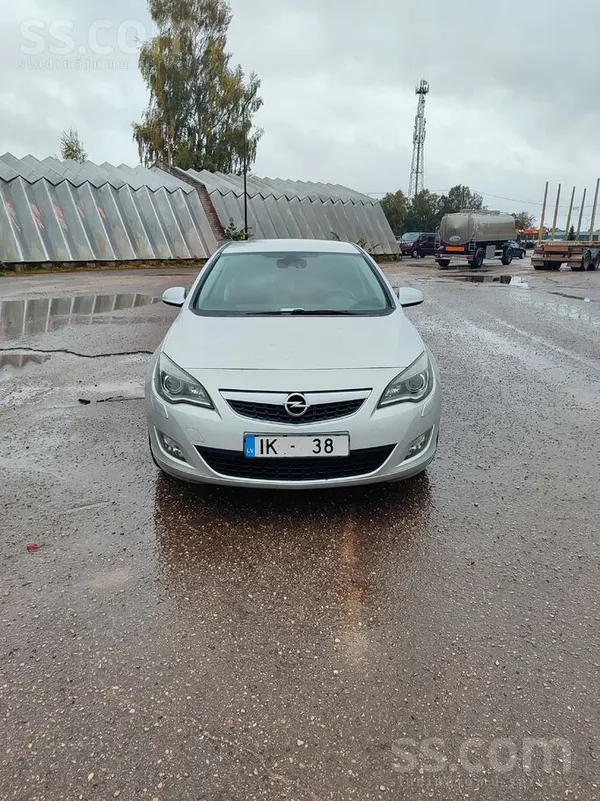 Pārdod opel astra Opc versiju ar 1.6 turbo benzīna dzinēju.
Auduma recaro