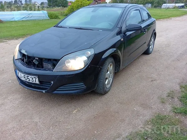 Opel Pārdod auto ar vizuāliem defektiem. cena atbilstoš