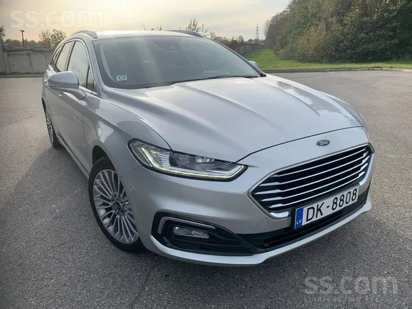 Ļoti labā tehniskā un vizuālā stāvoklī. Laicīgi veiktas apkopes ford centrā.