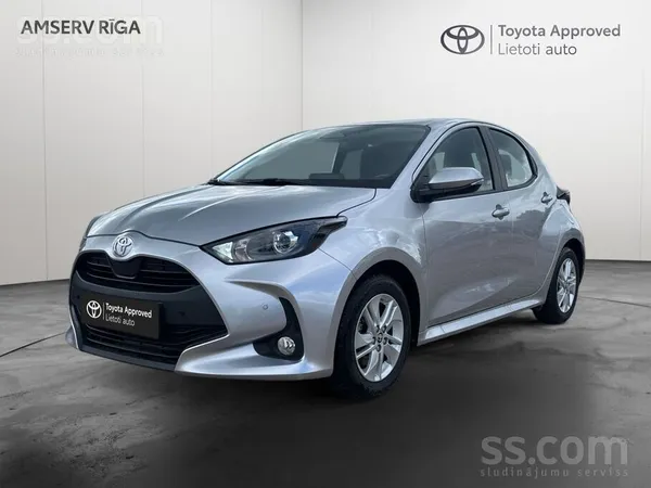 Toyota Yaris 2025, 1.5H hibrīds, Automāts, Hečbeks, Sudrabs — Latvijā