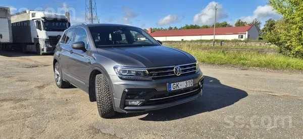 Volkswagen Tiguan - 1