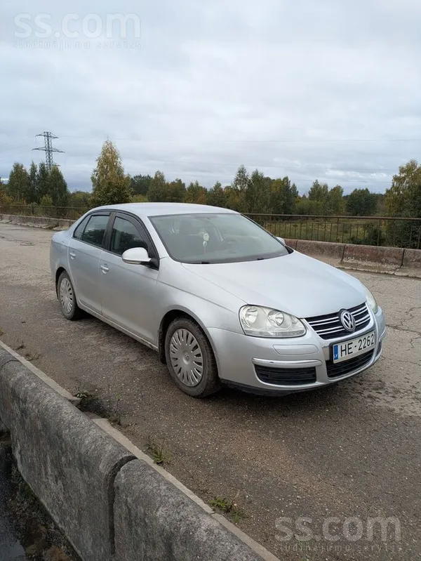 Volkswagen Jetta 2006, 1.6 gāze, Manuāls, Sedans, Sudrabs — Latvijā