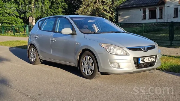 Pārdodu vienkāršu un uzticamu auto ar automātisko ātrumkārbu, 1.6 litru benz