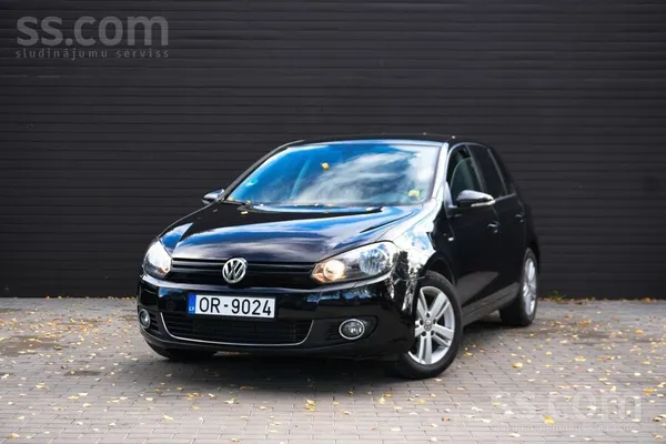 VW Golf 6 2012. gada modelis ar 1.2 benzīns ar manuālo transmisiju.
Golf