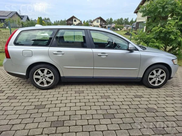Volvo V50 2010, 2.0 benzīns, Manuāls, Universāls, Pelēks — Latvijā