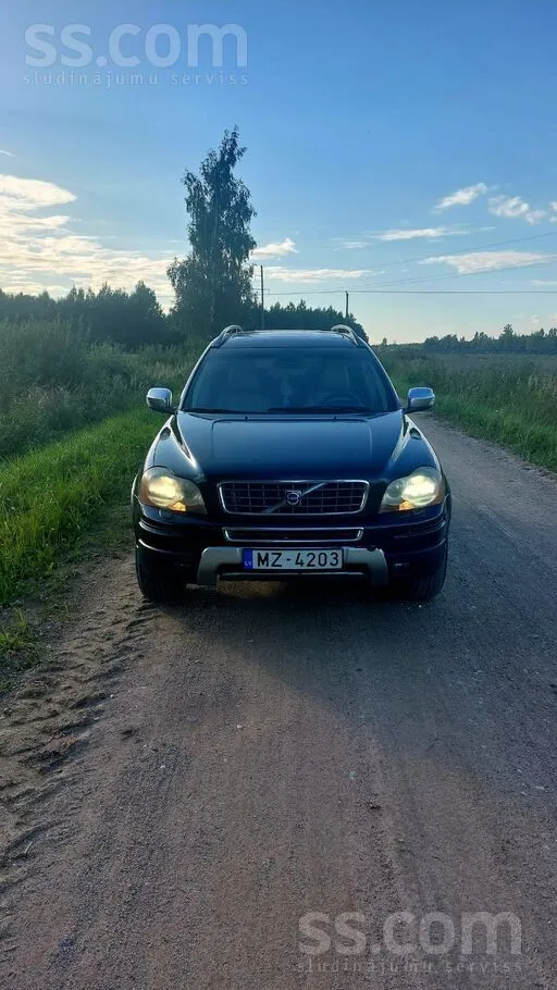 Pārdodu uzticamu un ietilpīgu 7 vietīgu aut. Auto, kas ceļu tur droši.
L