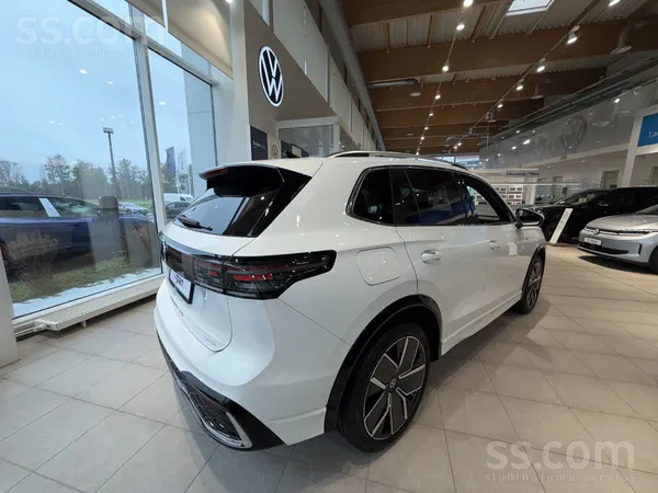 Jauna automašīna – Volkswagen Tiguan R-Line (10 km nobraukums), ar 5 gadu /