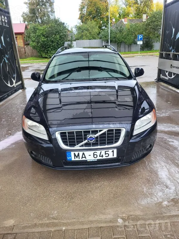 Pārdodu Volvo V70 P3, 2008. gada, ar 2.4 Dīzeļa dzinēju, 120 kW.
Automašīn