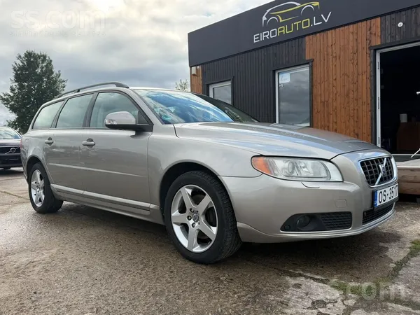 Volvo V70 2.4 D5 dīzelis, 136 kW / 185 Zs, ar manuālo 6-pakāpju ātrumkārbu.